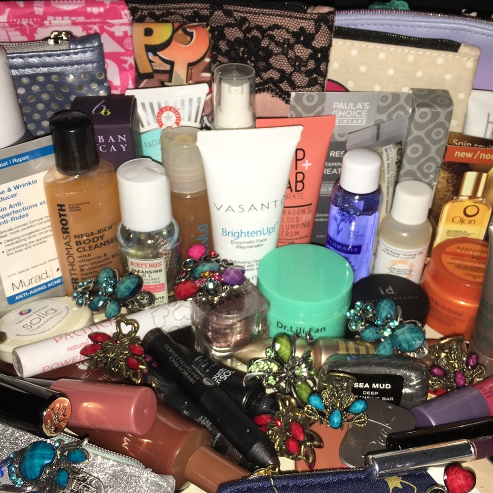 🐸 3/$30 Mystery Beauty Bag! - Picture 2 of 2